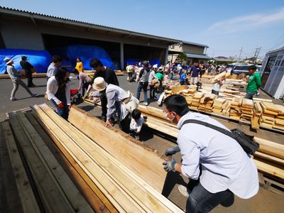 Log＆Countryの端材市